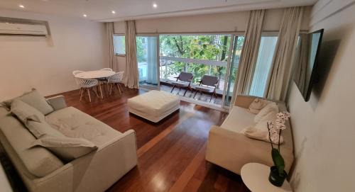 Ipanema Apartment | Oceanfront 3-Bedroom Apartment in Ipanema - Rated 10/10