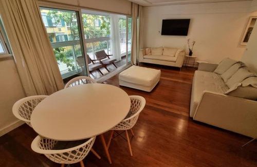 Ipanema Apartment | Oceanfront 3-Bedroom Apartment in Ipanema - Rated 10/10