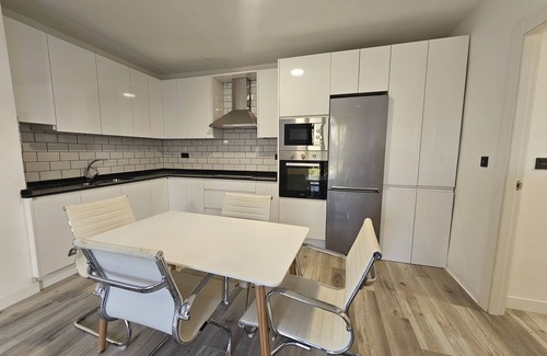 Ogijares Apartment | Family-Friendly Apartment Just 10 Minutes from Downtown