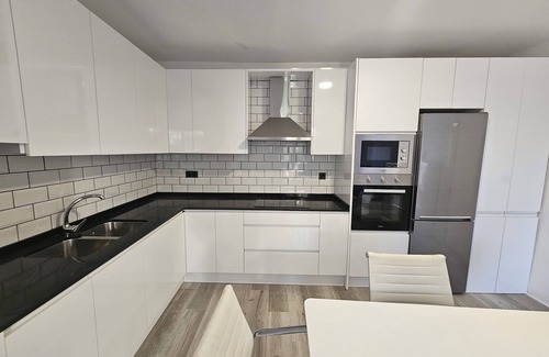 Ogijares Apartment | Family-Friendly Apartment Just 10 Minutes from Downtown