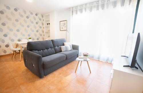 Isla de Arosa Apartment | Inviting Oceanfront Apartment A Laxe with Family-Friendly Amenities