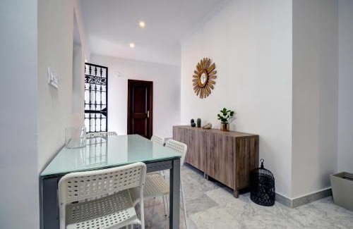 Old Town Apartment | Stylish Museo Casco Histórico Apartment - Pet & Child Friendly