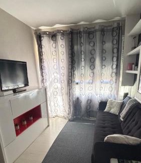 Renteria Apartment | Cozy Apartment - Child Friendly & Perfectly Rated 10/10