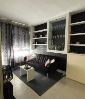 Renteria Apartment | Cozy Apartment - Child Friendly & Perfectly Rated 10/10