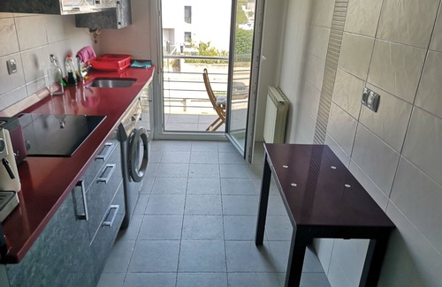 Mogro Condo | Ideal Getaway: Oceanview Apartment Steps from the Beach
