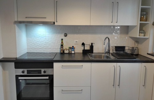 Se Apartment | Cozy Faro Apartment Near City Center & Child-Friendly Amenities