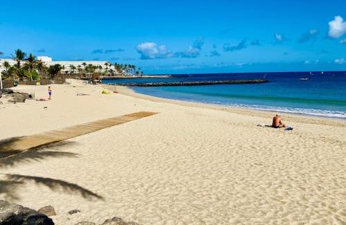 Costa Teguise Apartment | Discover Apartamento Aguaviva by the Ocean - Rated 9.7/10