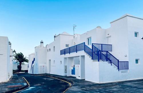 Costa Teguise Apartment | Discover Apartamento Aguaviva by the Ocean - Rated 9.7/10