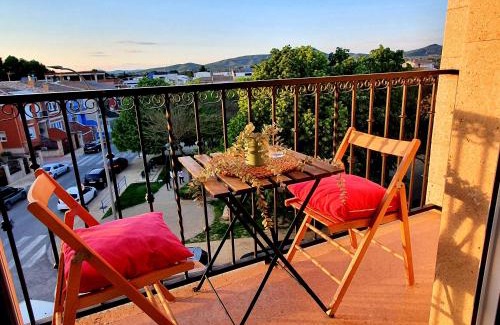 Yecla Apartment | Guest Rated 9.1: Family-Friendly Alameda Garden Retreat