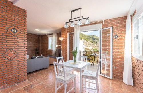 Frigiliana Apartment | Family-Friendly Stay at Apartamento Alberti