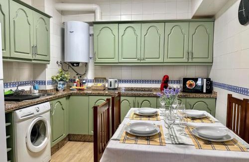 San Basilio Apartment | Family-Friendly Apartamento Alcázar San Basilio - 9.5/10 Rating