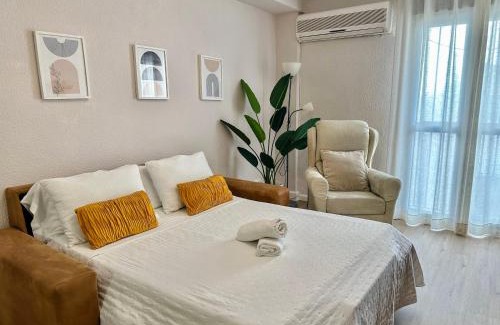 San Basilio Apartment | Family-Friendly Apartamento Alcázar San Basilio - 9.5/10 Rating