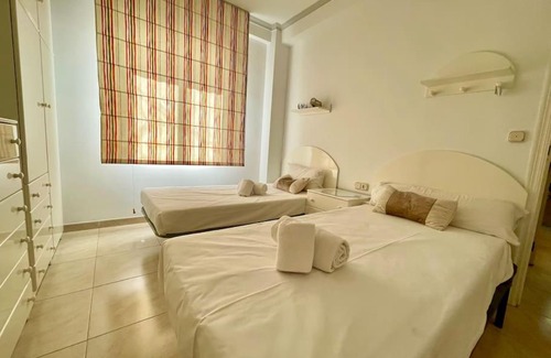 Ciudad Jardin Apartment | Pet and Child Friendly Stay at Apartamento Alderetes
