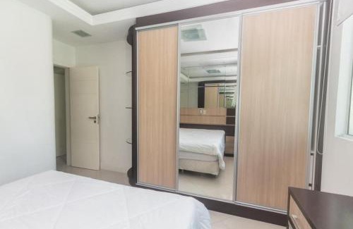 Andorinha Apartment | Relaxing Apartment with Hot Tub & 3 Suites in Meia Praia