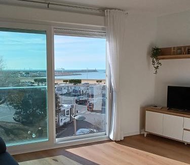 Peniscola Apartment | Unforgettable Oceanfront Stay at Andmar Beach Apartamento
