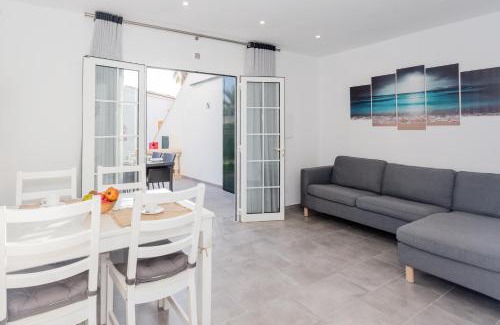 Cala'n Bosch Apartment | Family-Friendly Stay at Apartamento Annuin with Pool Access