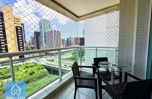 Caminho das Arvores Apartment | Convenient Apartment Next to Salvador Shopping with Breakfast