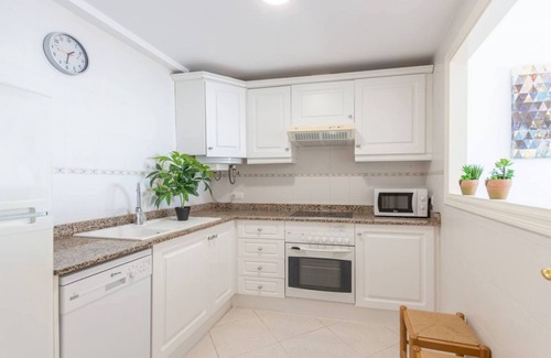Calpe City Center Apartment | Exceptional Oceanfront Apartment Apolo XIV with Pool Access