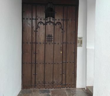 Old Town Apartment | Family-Friendly Apartamento Armiñán Ronda with Parking