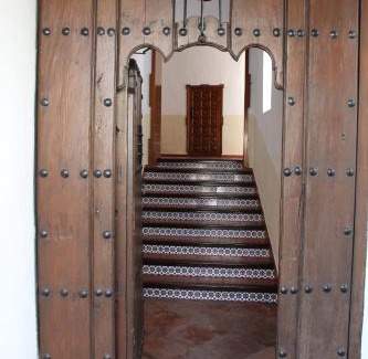 Old Town Apartment | Family-Friendly Apartamento Armiñán Ronda with Parking