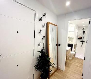 Cadiz Apartment | Oceanfront Retreat: Pet-Friendly Apartamento Arsenio Beach
