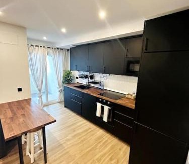 Cadiz Apartment | Oceanfront Retreat: Pet-Friendly Apartamento Arsenio Beach