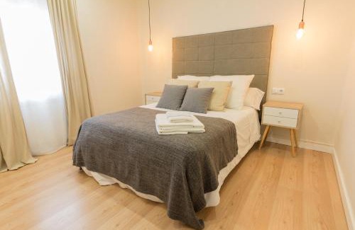 Logrono City Centre Apartment | Family-Friendly Apartment on Avenida de Colón with AC