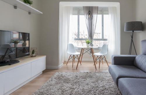 Logrono City Centre Apartment | Family-Friendly Apartment on Avenida de Colón with AC