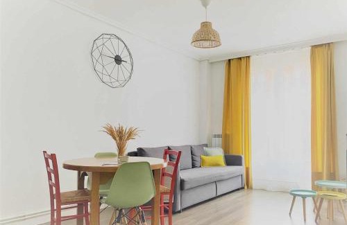 Old Town Apartment | Pet-Friendly Apartamento Ayla on Camino de Santiago
