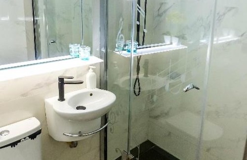Ciudad Jardin Apartment | Pet-Friendly Getaway at Apartamento Azahara with Breakfast