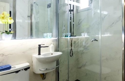 Ciudad Jardin Apartment | Pet-Friendly Getaway at Apartamento Azahara with Breakfast
