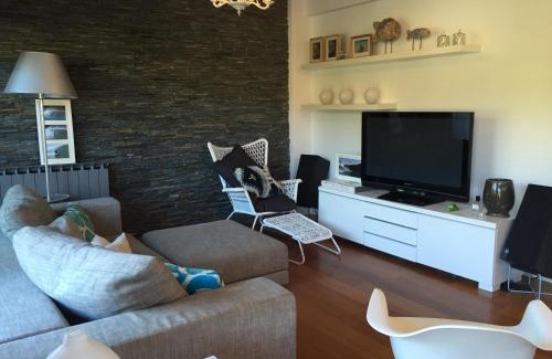 Plencia Apartment | Elegant Apartamento Bahía de Plentzia with Family-Friendly Perks