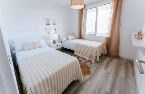 Almeria Apartment | Oceanfront Balcony Retreat - 4-Star Guest Rated: 9/10