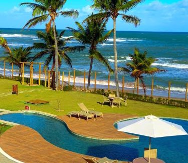 Itacimirim Apartment | Beachfront Retreat: Apartamento Beira-Mar in Bali Bahia