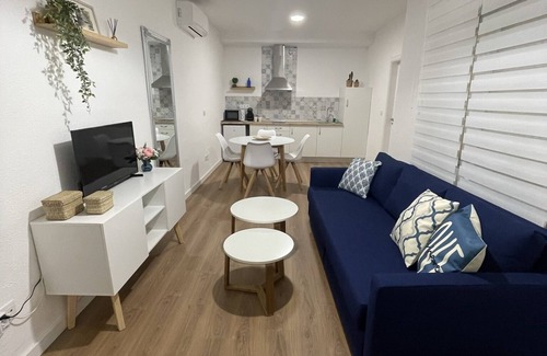 Valdepenas Apartment | Historic Centro Stay: Apartamento Blanco with Great Amenities