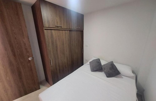 Villa Hermosa Apartment | Budget-Friendly Boston 203: Pet and Child Friendly Stay