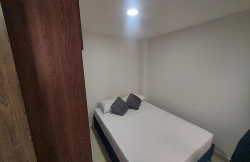 Villa Hermosa Apartment | Budget-Friendly Boston 203: Pet and Child Friendly Stay