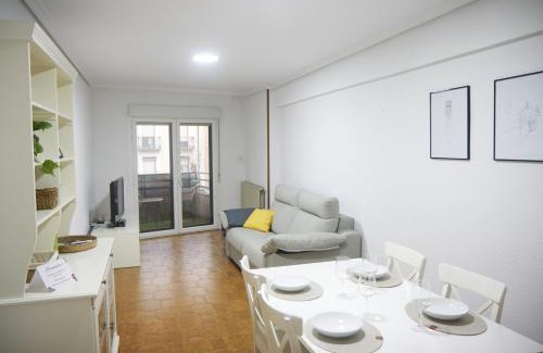 Logrono City Centre Apartment | Family-Friendly Stay at Apartamento Bretón de los Herreros