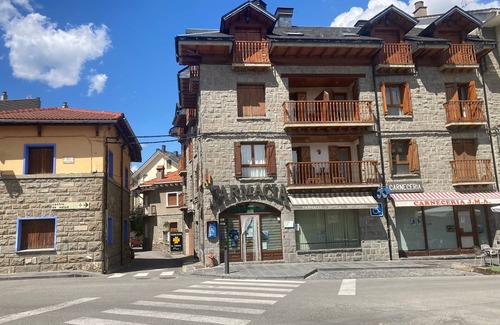 Biescas Apartment | Central Biescas Apartment: Ideal for Family Getaways