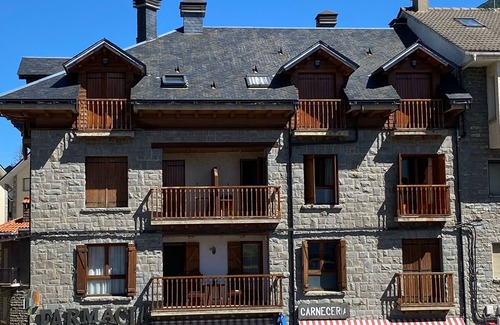 Biescas Apartment | Central Biescas Apartment: Ideal for Family Getaways