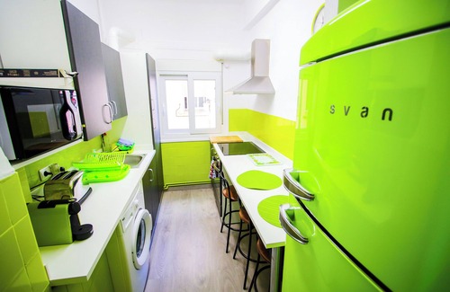 Logrono Historic Centre Apartment | Modern Central Apartment with WiFi & Family-Friendly Amenities