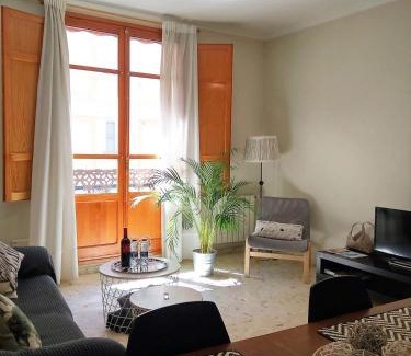 El Botanic Apartment | Central Torres de Quart: Family-Friendly 4-Star Getaway