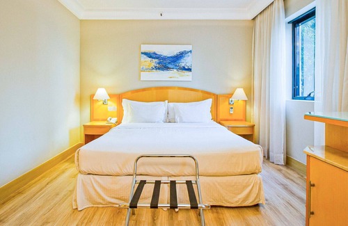 Higienopolis Apartment | Discover a Prime Apartment in Higienópolis with Pool & Spa
