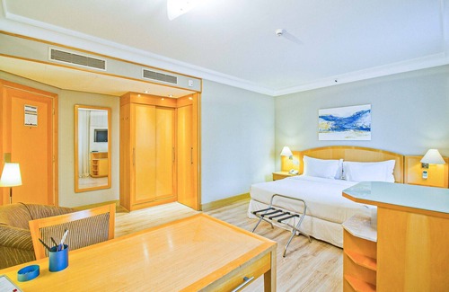 Higienopolis Apartment | Discover a Prime Apartment in Higienópolis with Pool & Spa