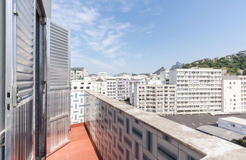 Catete Apartment | Convenient Apartment with WiFi, 900m from Praia do Flamengo