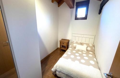 Cabezon de Liebana Apartment | Child-Friendly Getaway at Apartamento Cabariezo - Rated 9.8