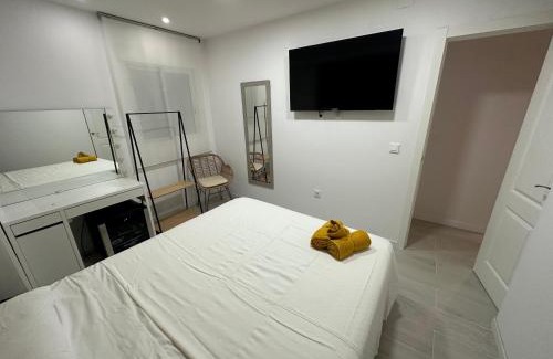 Cabo de las Huertas Apartment | Family-Friendly Apartamento Cangrejo with Pool Access