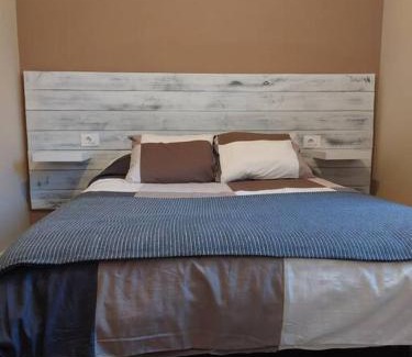Malpica de Bergantinos Apartment | Oceanfront Retreat: Apartamento Canido Dor Awaits You