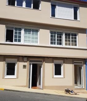 Malpica de Bergantinos Apartment | Oceanfront Retreat: Apartamento Canido Dor Awaits You