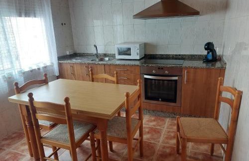 Malpica de Bergantinos Apartment | Oceanfront Retreat: Apartamento Canido Dor Awaits You